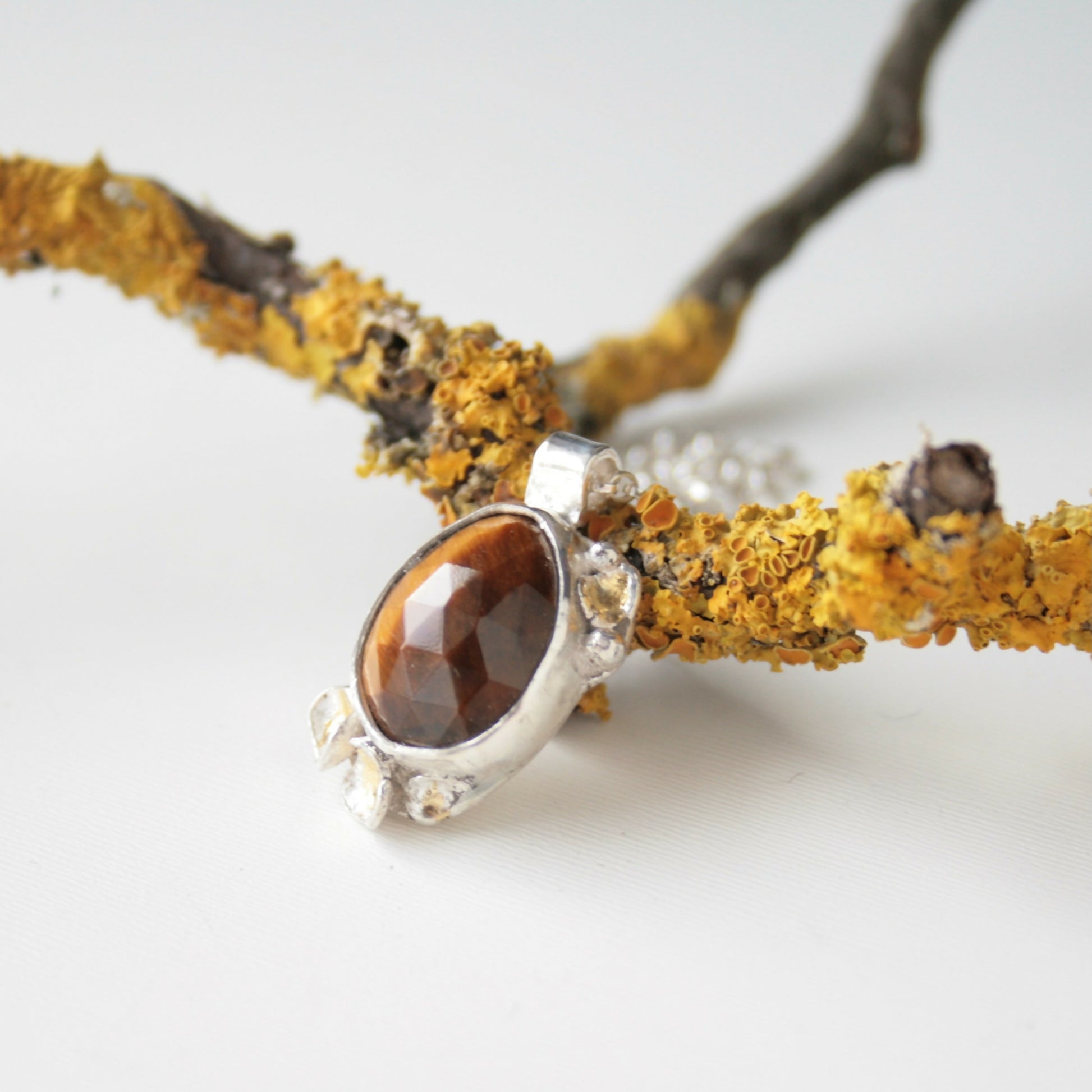 silver-tigerseye-handmade-pendant